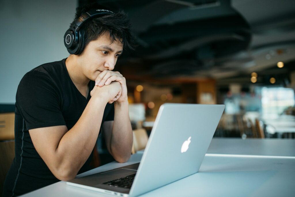 Why Your Website Visitors Don't Convert (And How to Fix It!)